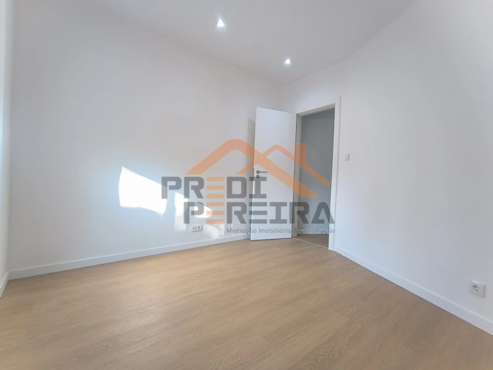 Apartamento T3 para Venda em Queluz e Belas Foto 11