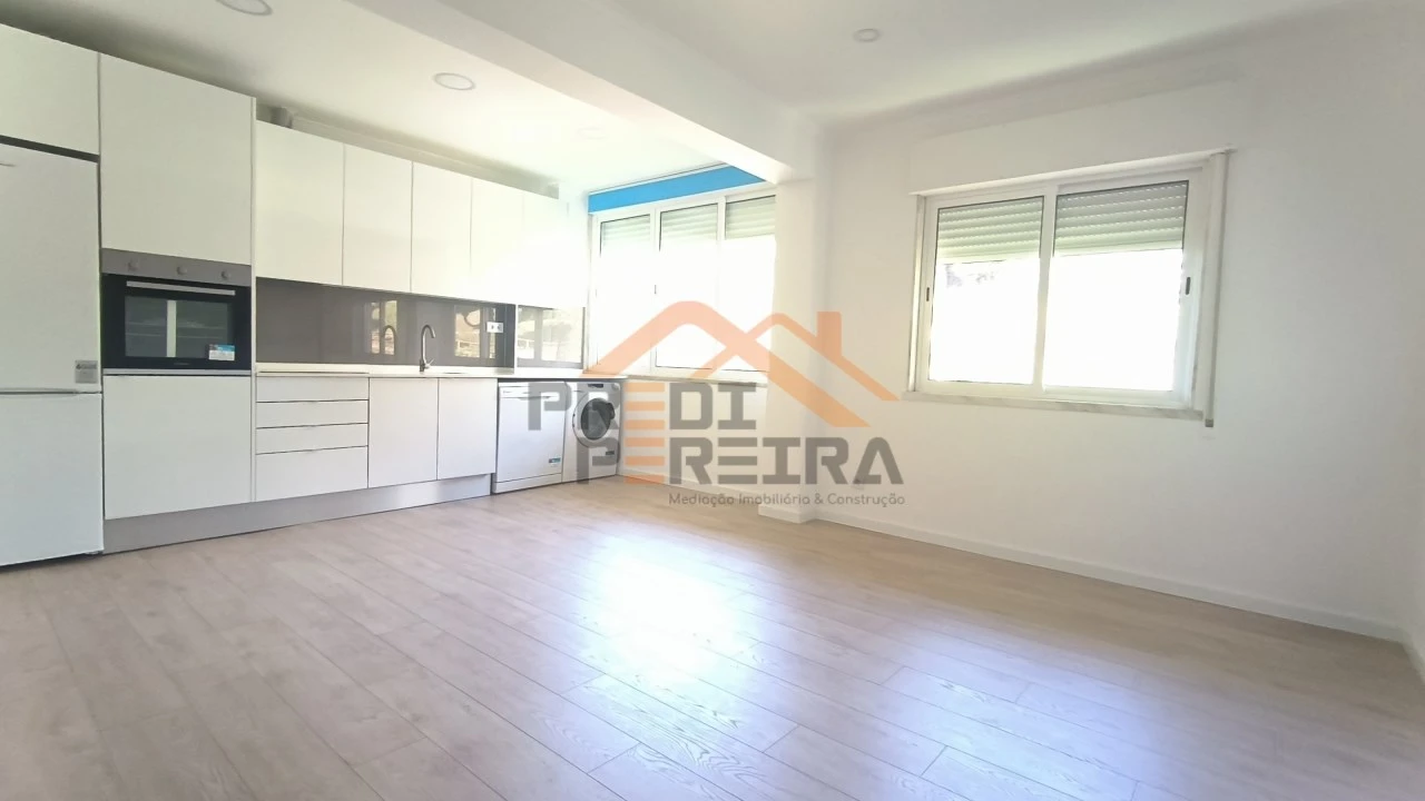 Apartamento T3 para Venda em Queluz e Belas Foto 14