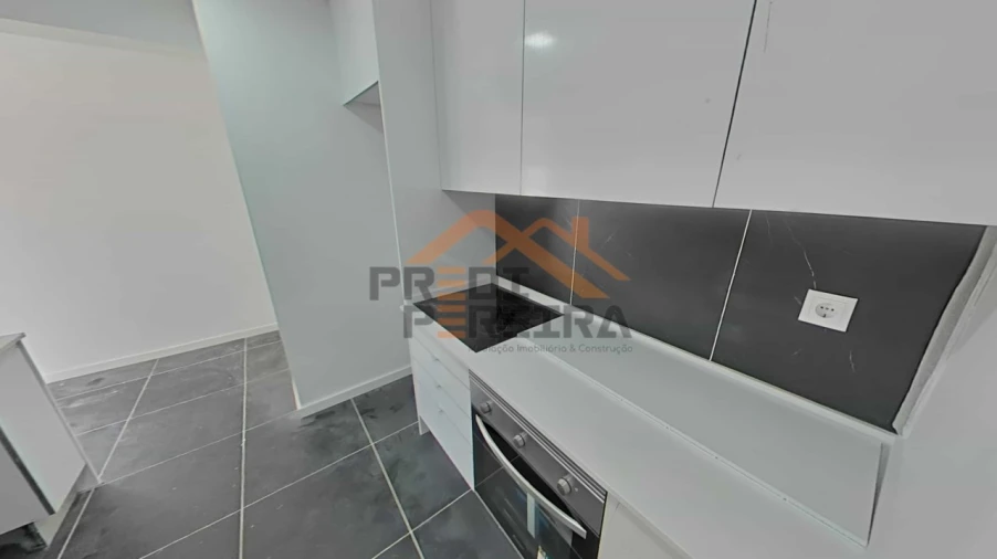 Apartamento T3 para Venda em Queluz e Belas Foto 2