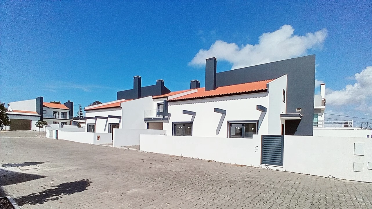 Moradia T4 para Venda em Silveira Foto 1