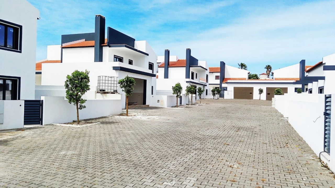 Moradia T4 para Venda em Silveira Foto 10