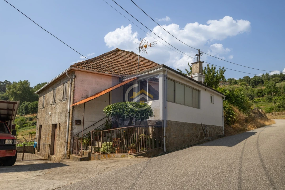 Moradia T5 para Venda em Santa Cruz do Douro e São Tomé de Covelas Foto 8