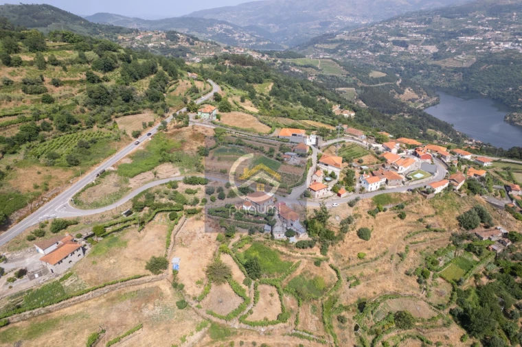 Moradia T5 para Venda em Santa Cruz do Douro e São Tomé de Covelas Foto 23