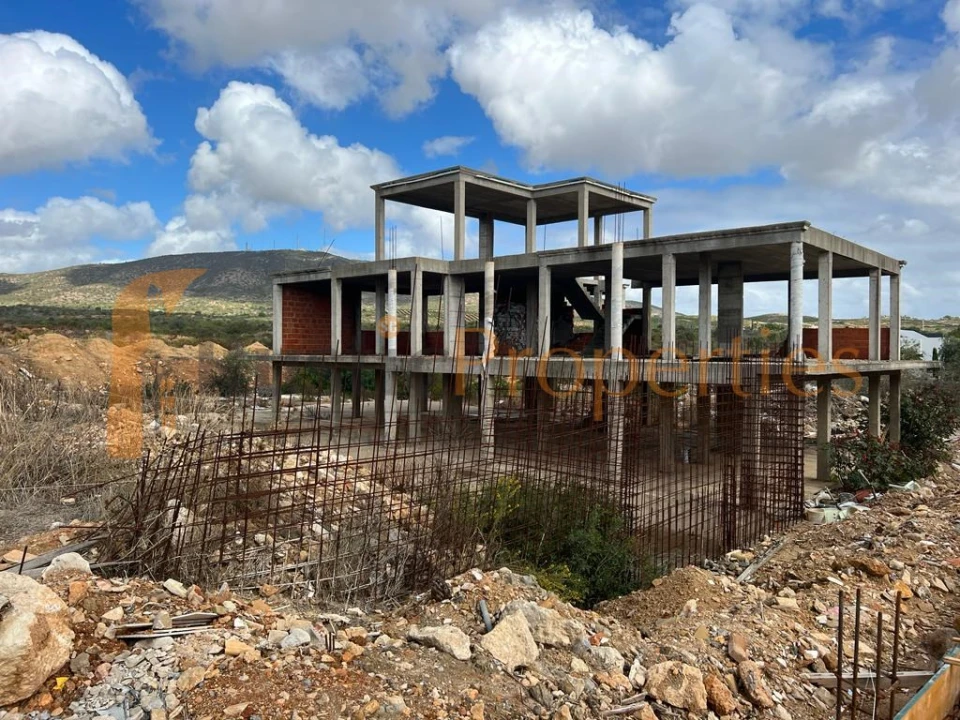 Moradia T4 para Venda em Quelfes Foto 10