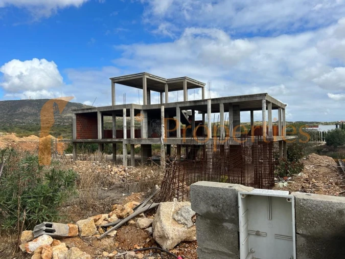 Moradia T4 para Venda em Quelfes Foto 12