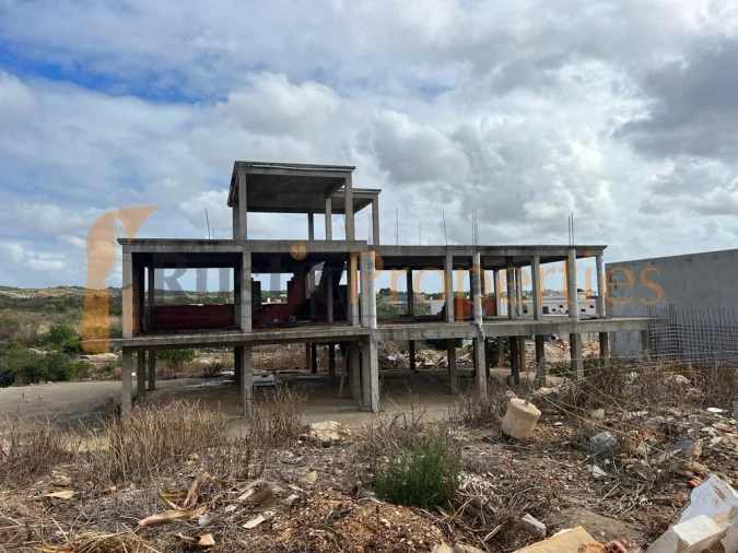 Moradia T4 para Venda em Quelfes Foto 13