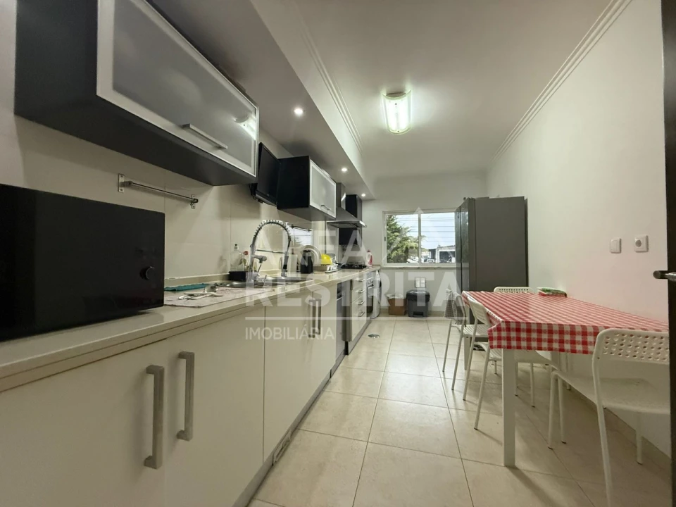 Apartamento T4 para Venda em Fernao Ferro Foto 2