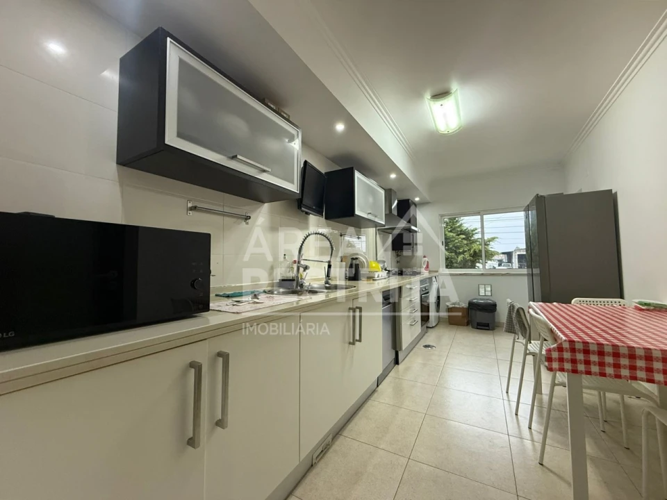 Apartamento T4 para Venda em Fernao Ferro Foto 3