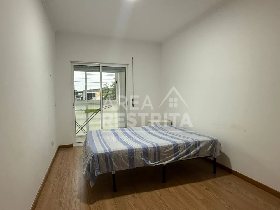 Apartamento T4 para Venda em Fernao Ferro Foto 21