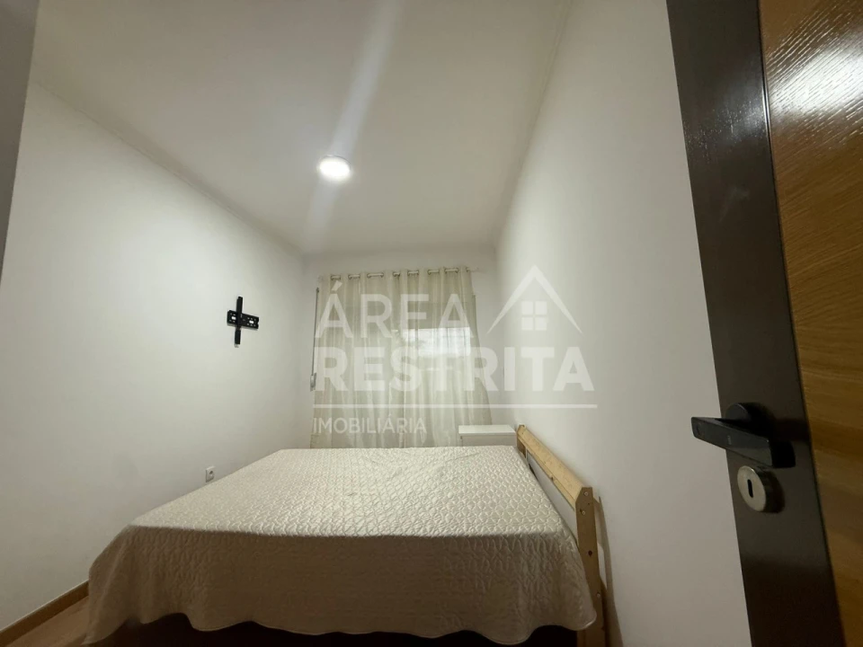 Apartamento T4 para Venda em Fernao Ferro Foto 24