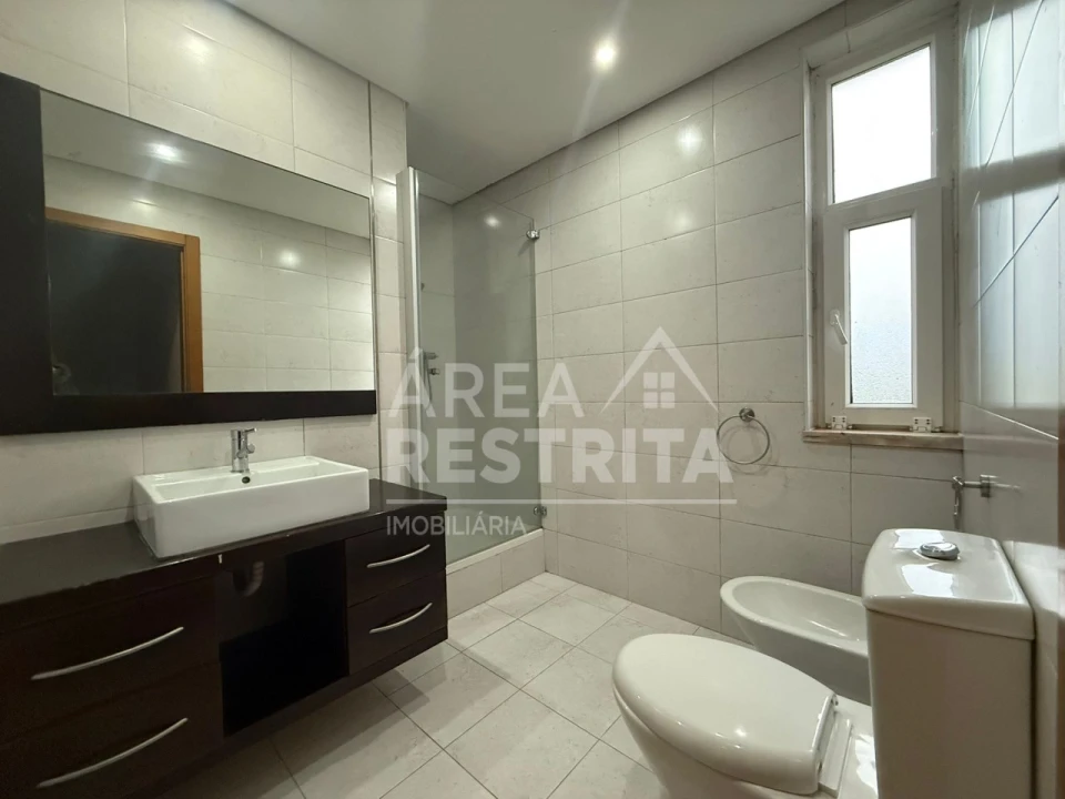 Apartamento T4 para Venda em Fernao Ferro Foto 27