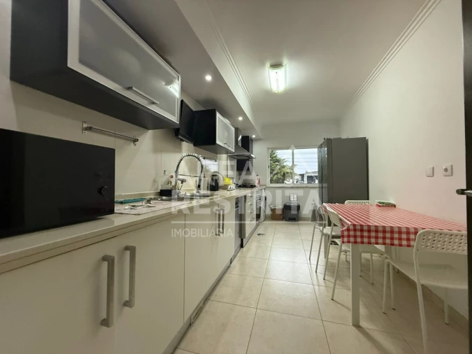 Apartamento T4 para Venda em Fernao Ferro Foto 2