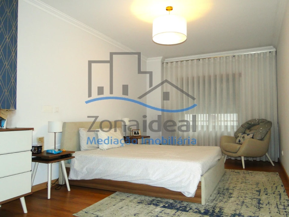 Apartamento T3 para Venda em Carregado e Cadafais Foto 13