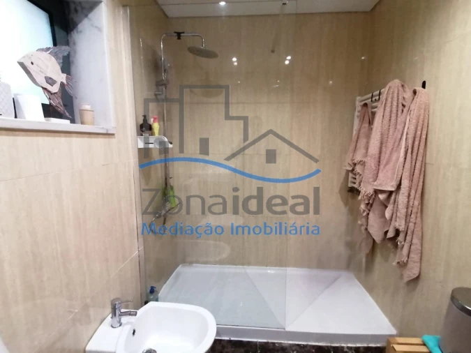 Apartamento T3 para Venda em Carregado e Cadafais Foto 16