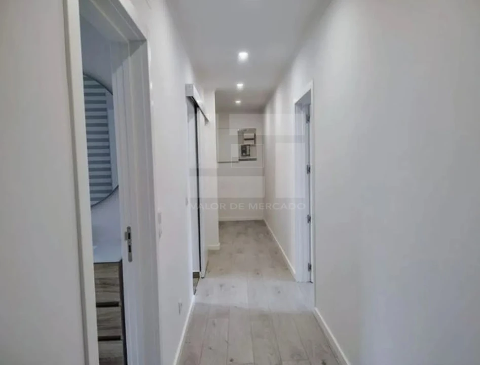 Apartamento T2 para Venda em São Vicente Foto 5