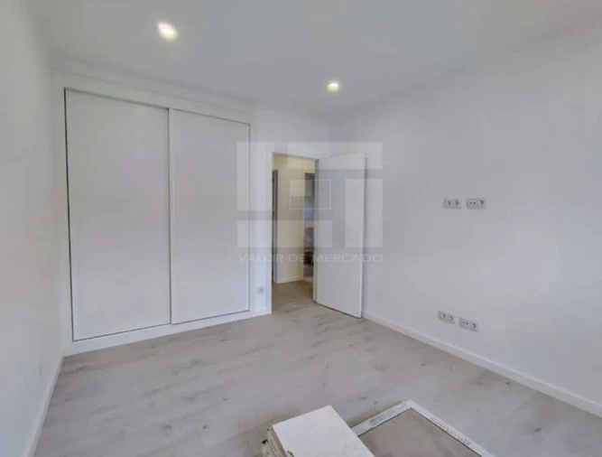 Apartamento T2 para Venda em São Vicente Foto 8