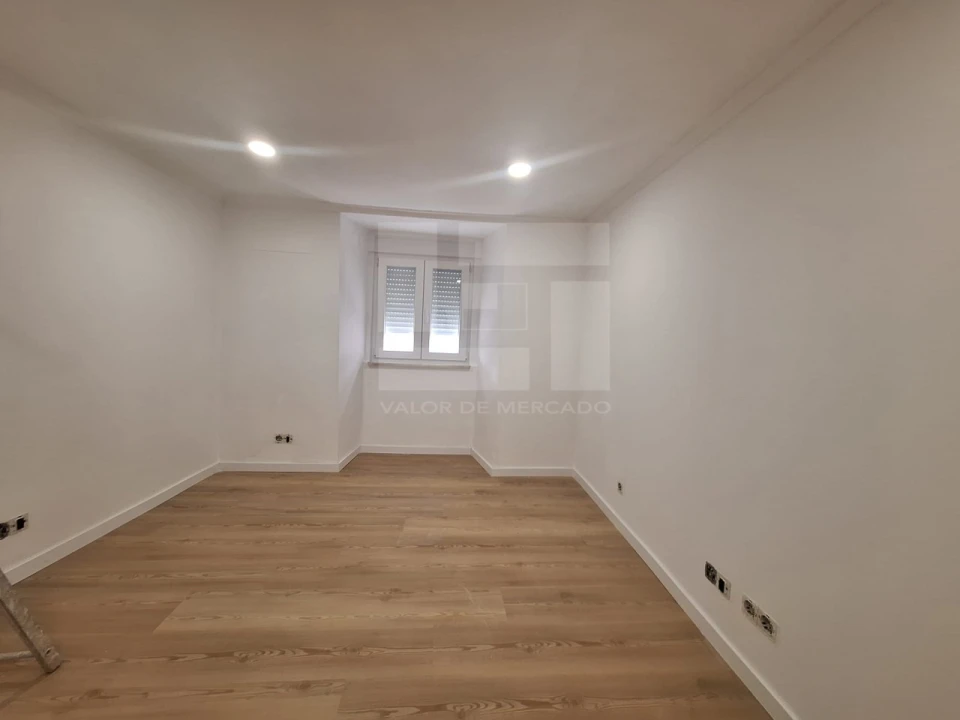 Apartamento T2 para Venda em São Vicente Foto 4
