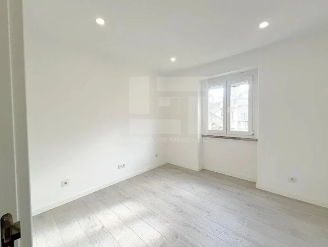 Apartamento T2 para Venda em São Vicente Foto 2