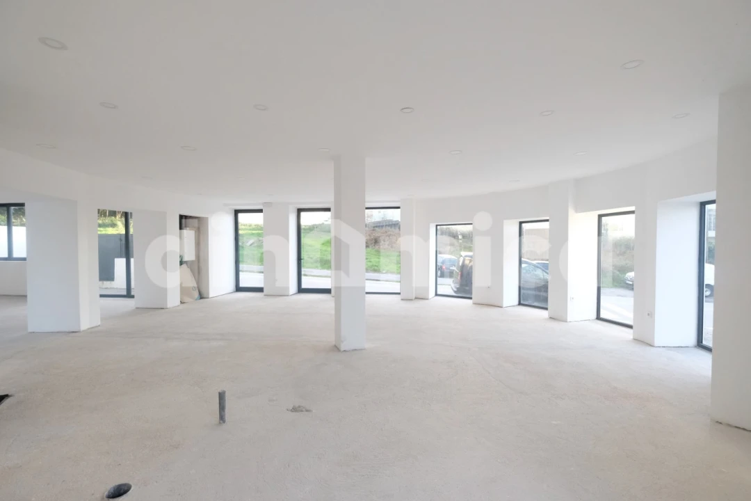 Loja para Arrendamento em Avidos e Lagoa Foto 2