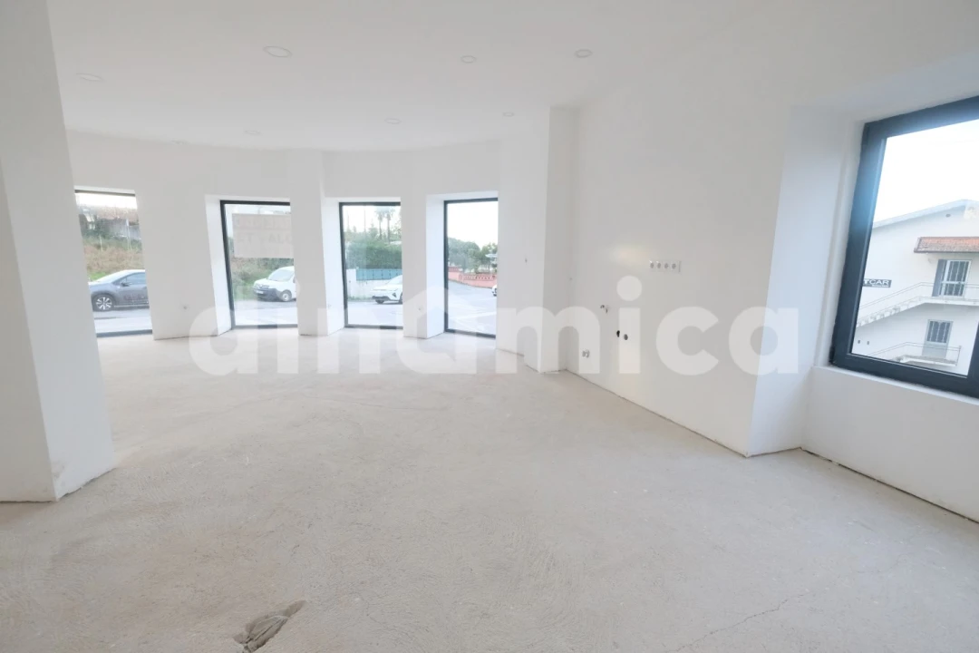 Loja para Arrendamento em Avidos e Lagoa Foto 12