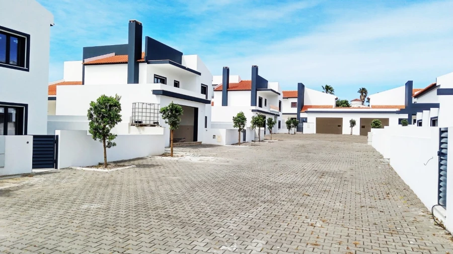 Moradia T4 para Venda em Silveira Foto 10