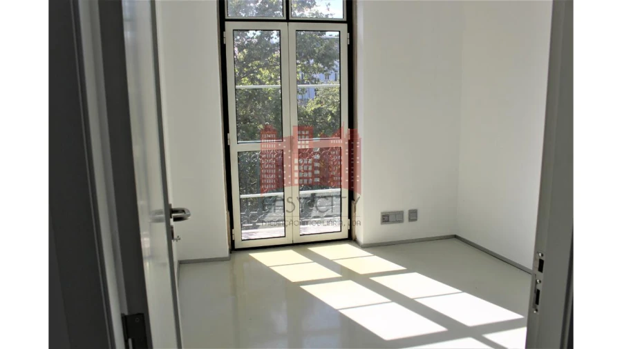 Escritório para Arrendamento em Santo António Foto 4