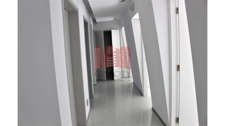 Escritório para Arrendamento em Santo António Foto 5