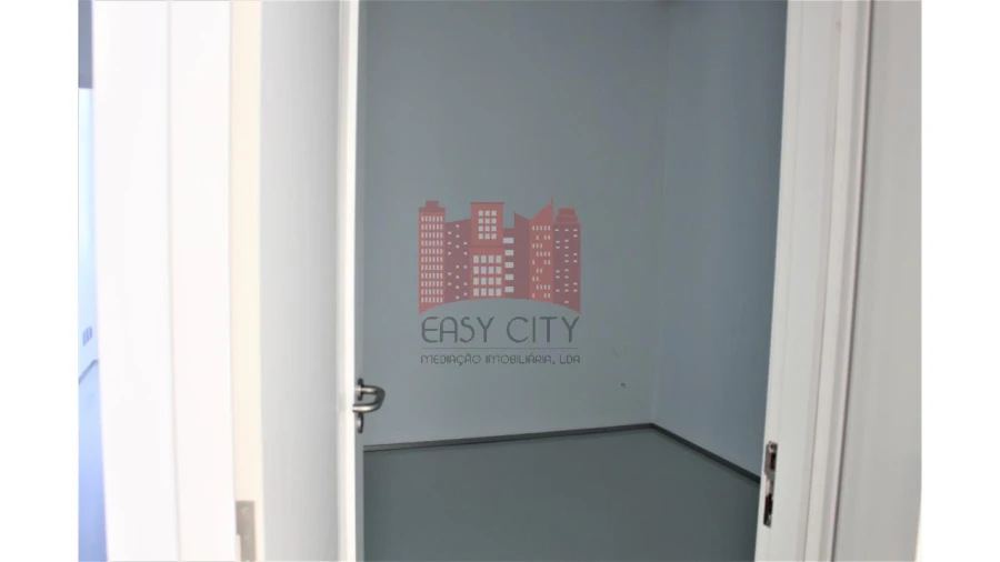Escritório para Arrendamento em Santo António Foto 14