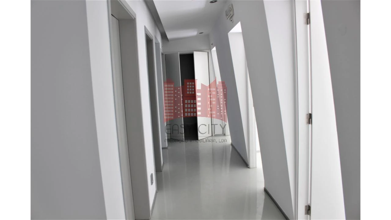 Escritório para Arrendamento em Santo António Foto 5