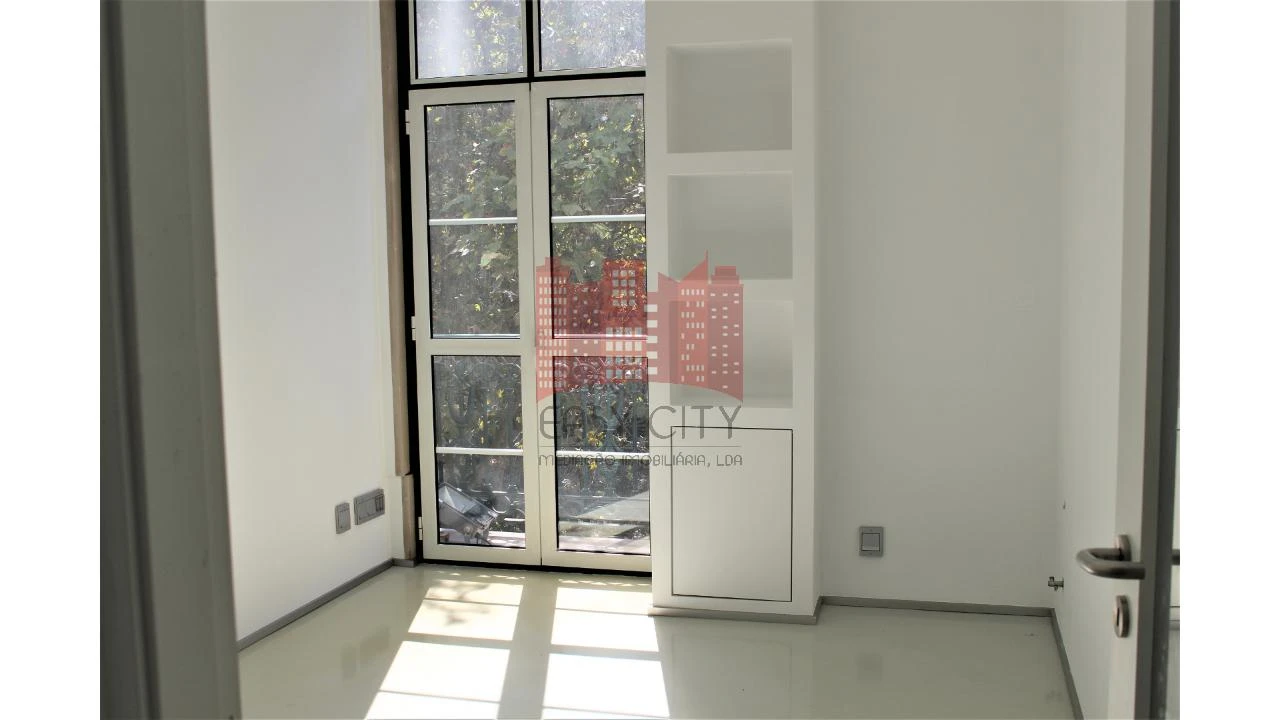 Escritório para Arrendamento em Santo António Foto 8