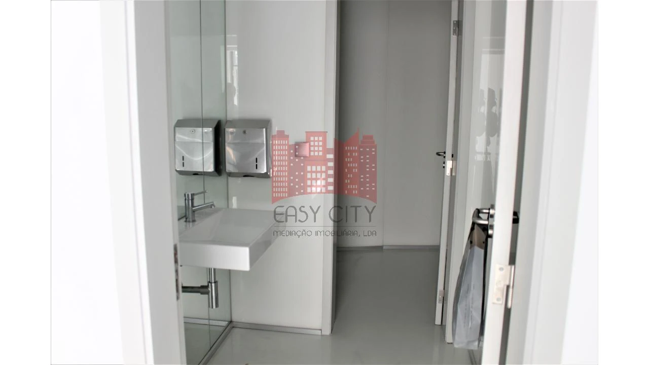 Escritório para Arrendamento em Santo António Foto 12