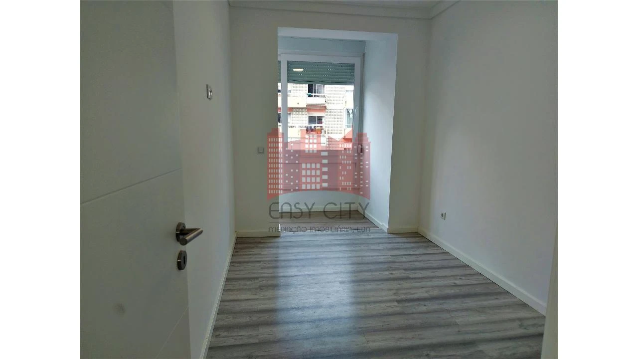 Apartamento T1 para Venda em Arroios Foto 12