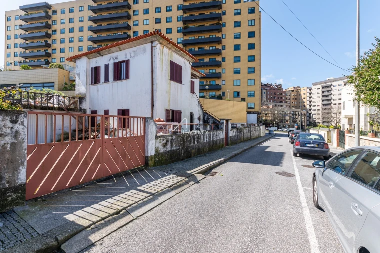 Moradia T6 para Venda em Santa Marinha e São Pedro da Afurada Foto 9