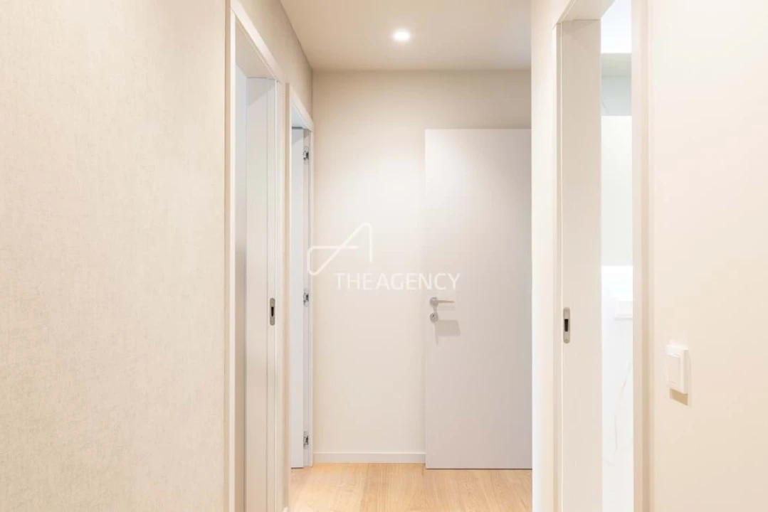 Apartamento T4 para Venda em Santa Marinha Foto 8