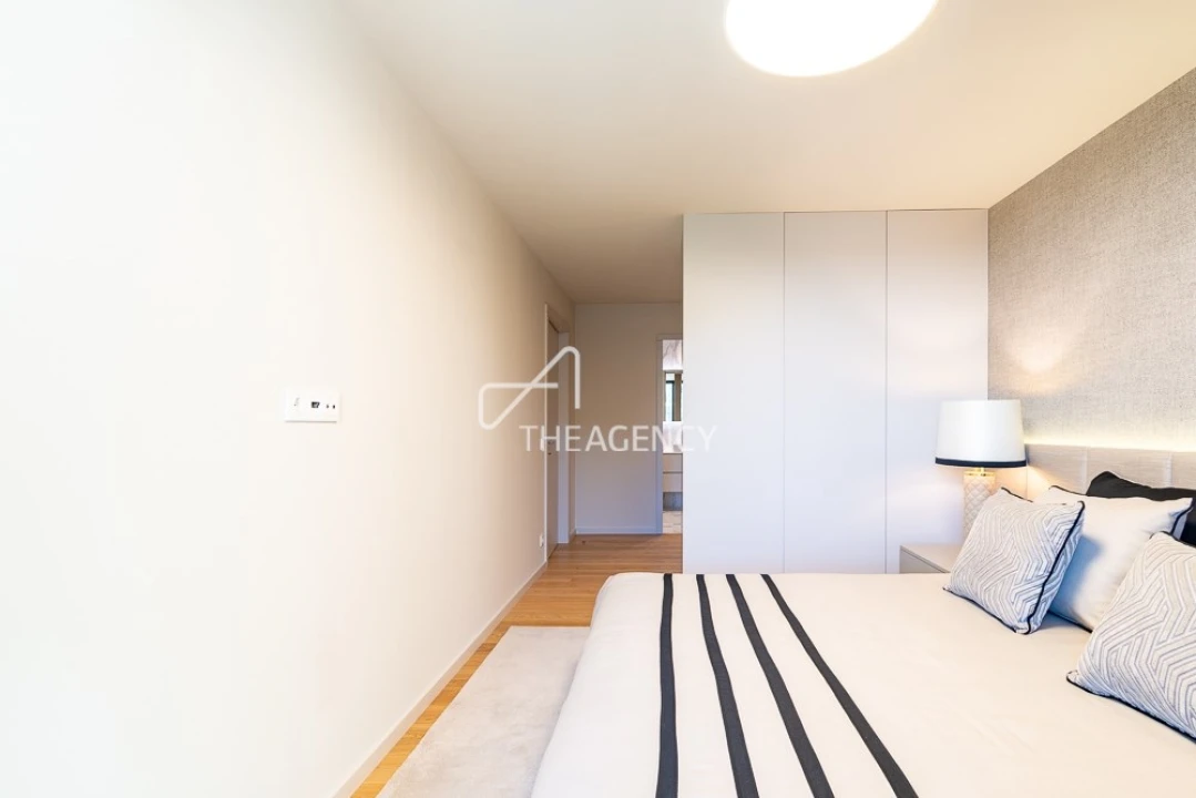 Apartamento T4 para Venda em Santa Marinha Foto 16