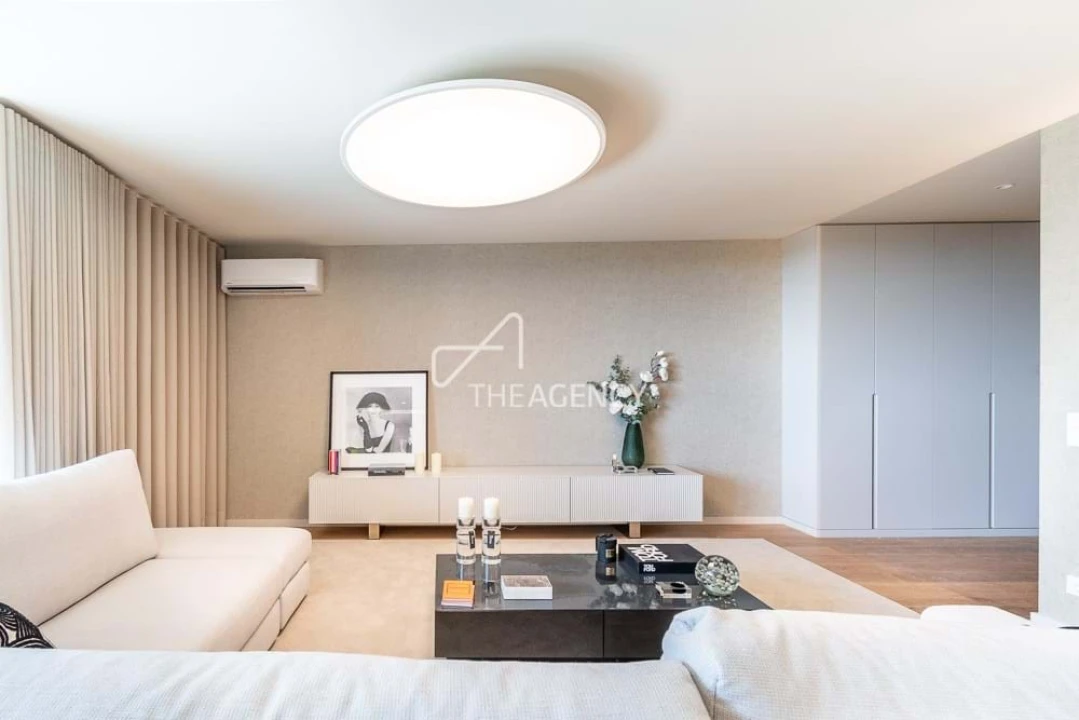 Apartamento T4 para Venda em Santa Marinha Foto 3