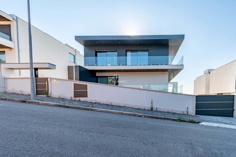 Moradia T5 para Venda em Santa Marinha e São Pedro da Afurada Foto 50