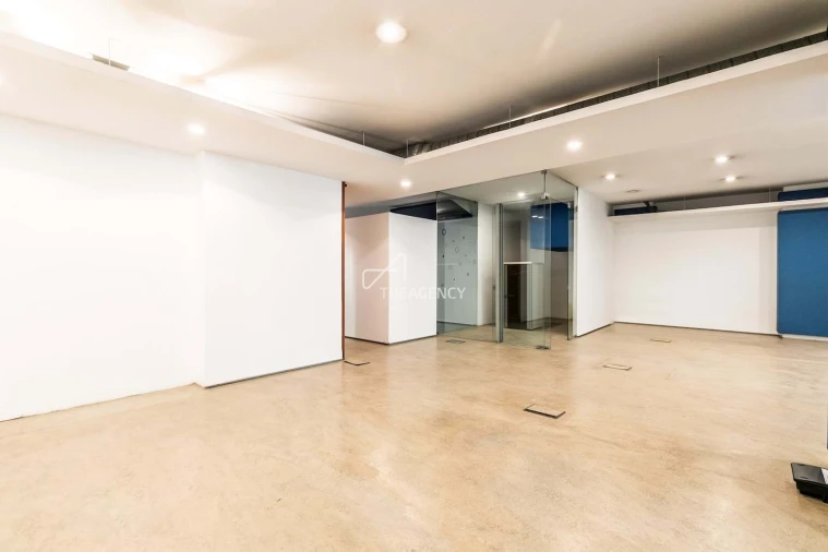 Armazém para Venda em Santo António Foto 2