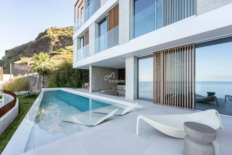 Apartamento T4 para Venda em Arco da Calheta Foto 9