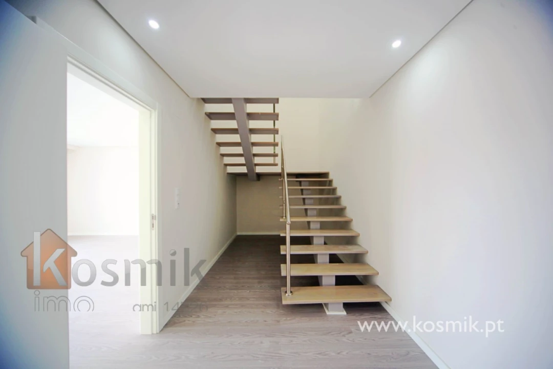 Apartamento T5 para Venda em Póvoa de Santo Adrião e Olival Basto Foto 8