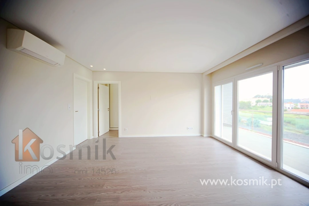 Apartamento T5 para Venda em Póvoa de Santo Adrião e Olival Basto Foto 9