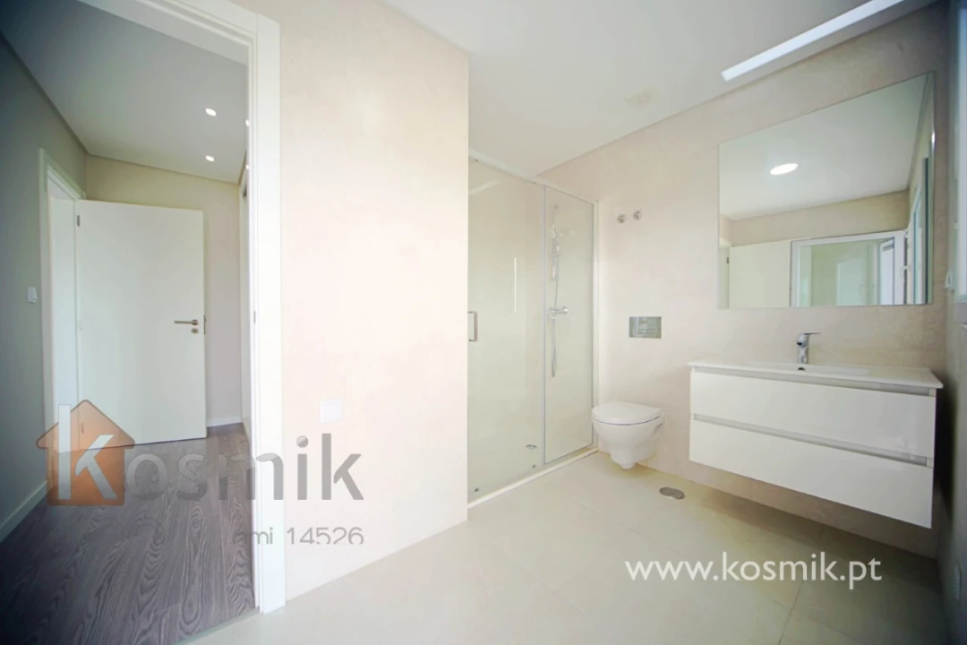 Apartamento T5 para Venda em Póvoa de Santo Adrião e Olival Basto Foto 12