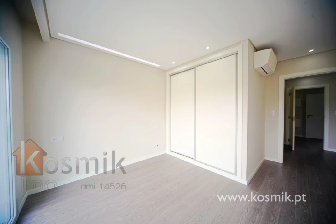 Apartamento T5 para Venda em Póvoa de Santo Adrião e Olival Basto Foto 15