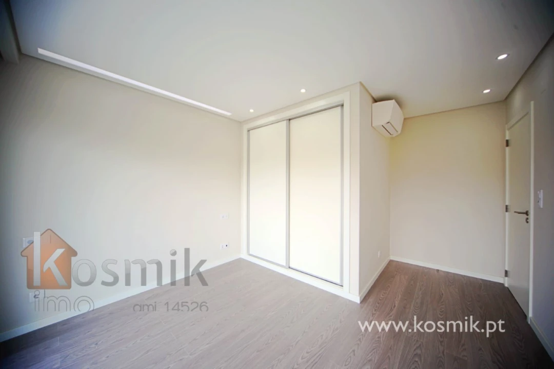 Apartamento T5 para Venda em Póvoa de Santo Adrião e Olival Basto Foto 43