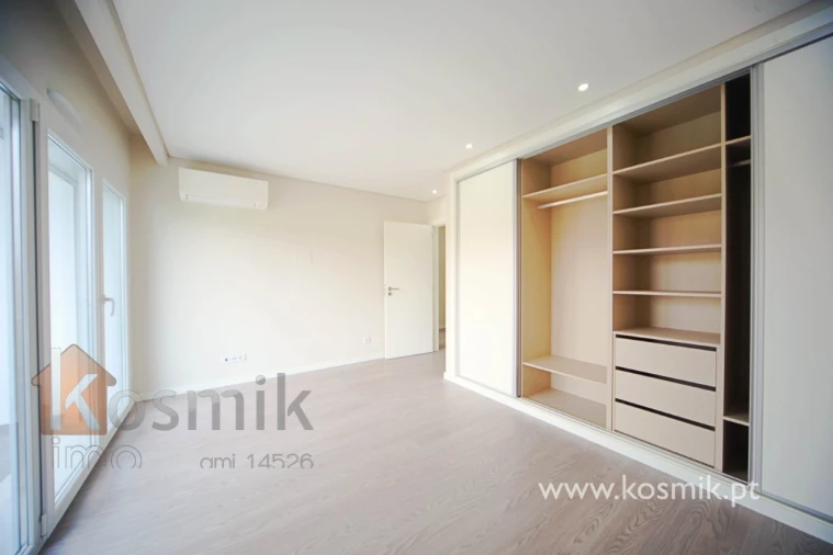 Apartamento T5 para Venda em Póvoa de Santo Adrião e Olival Basto Foto 14