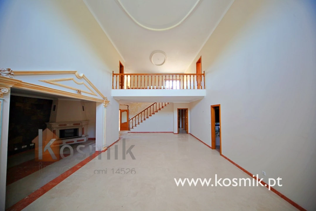 Moradia T8 para Venda em Bucelas Foto 3