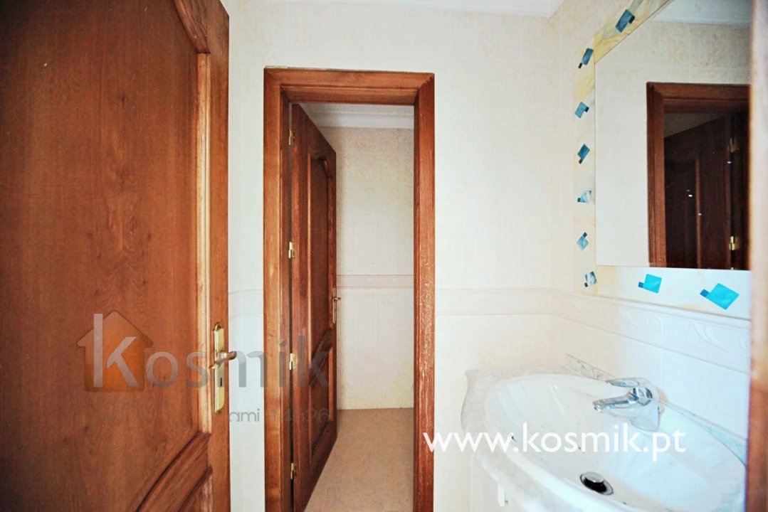 Moradia T8 para Venda em Bucelas Foto 90