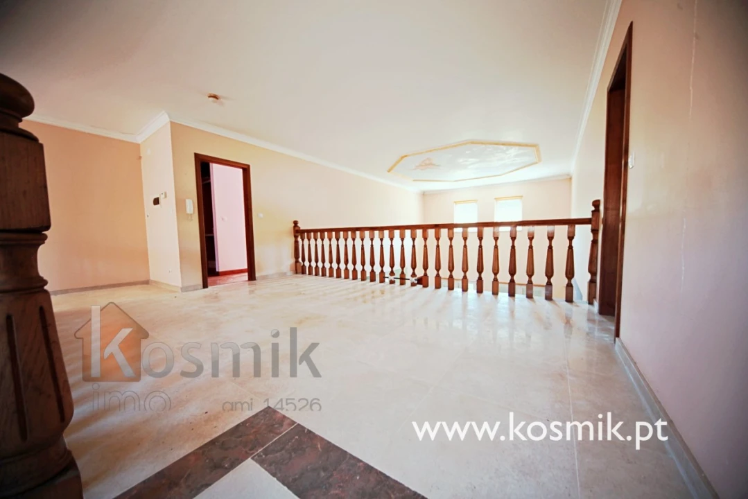 Moradia T8 para Venda em Bucelas Foto 96