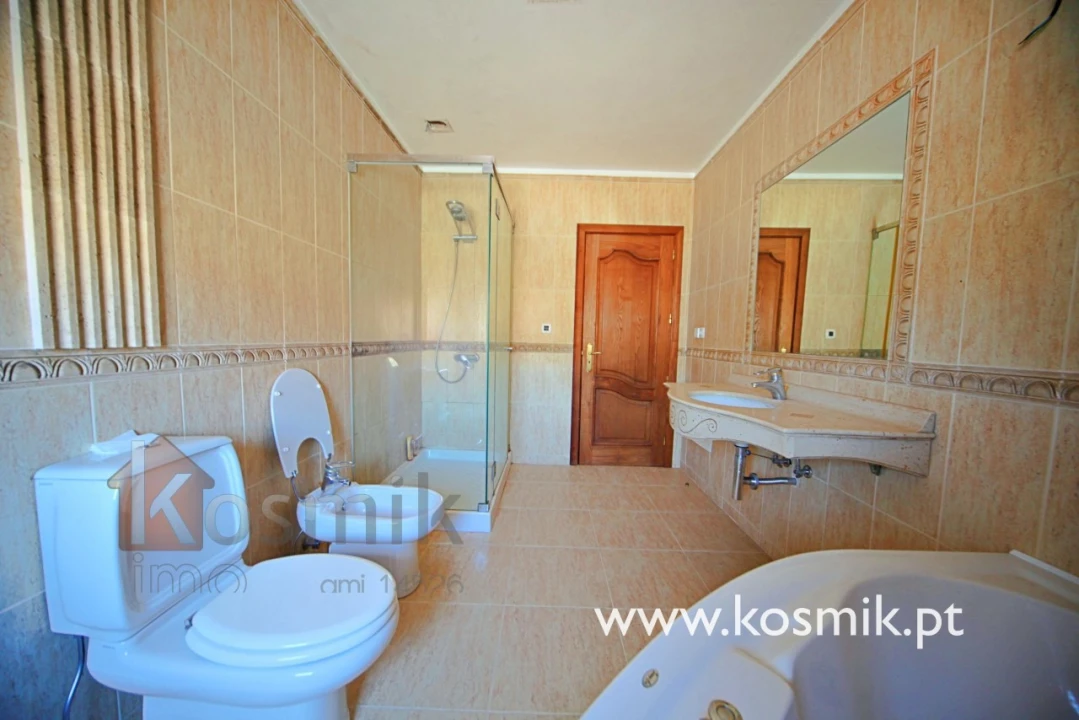 Moradia T8 para Venda em Bucelas Foto 101