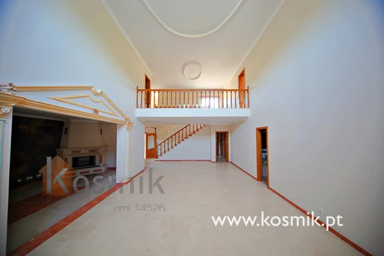 Moradia T8 para Venda em Bucelas Foto 3